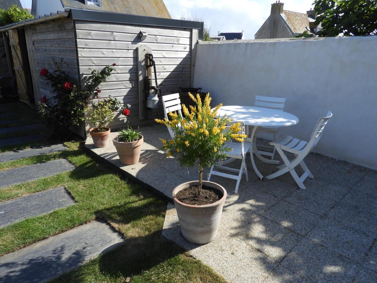 Les Volets Bleus Saint-Guenole Exterior foto
